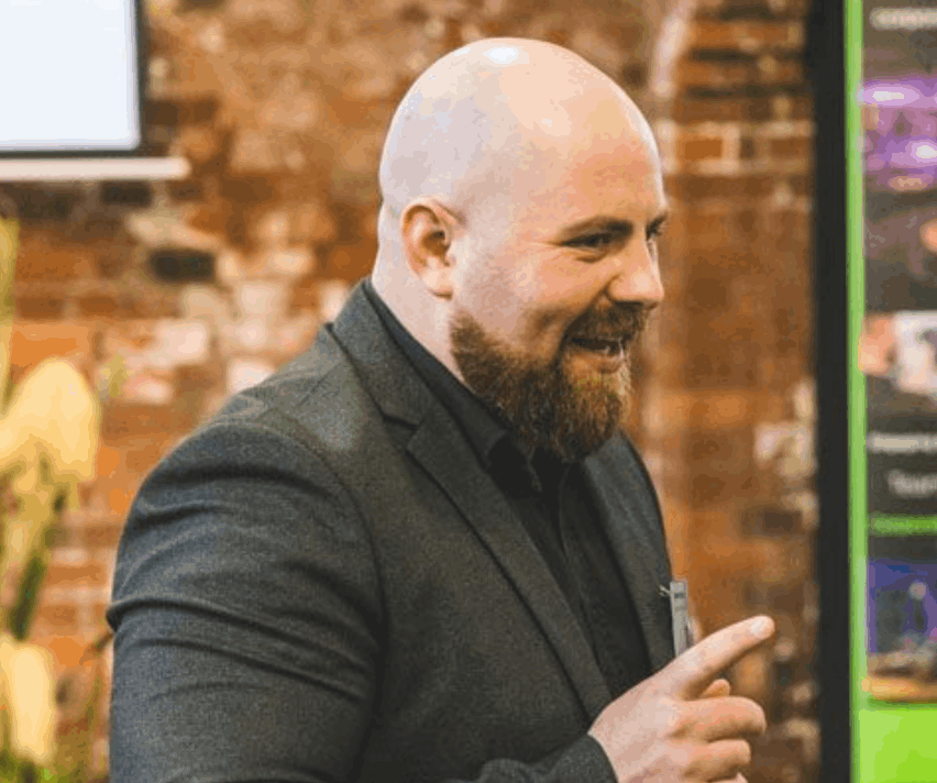 Damien Sprey of KnotArt on the Contact Us page in Wellington, New Zealand.